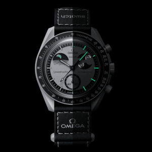 Watch with moving Sun-moon-earth by Brand Magnet